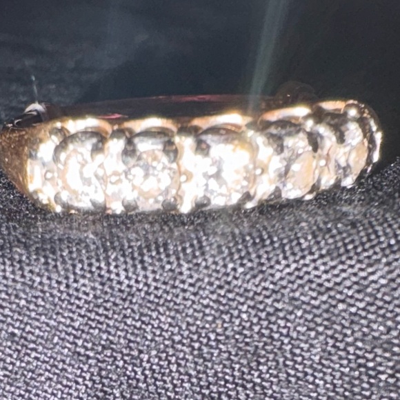 ✨ Vintage Diamond Band Ring – Timeless Sparkle in Classic Gold